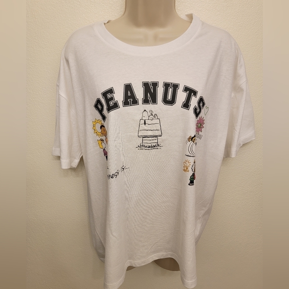 NWT Gap Peanuts Snoopy and Gang Collab Limited Edition T-Shirt